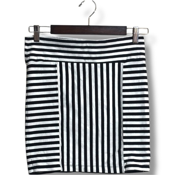 Black and White Contrasting Stripes High Waist Bodycon Mini Pencil Skirt - Picture 13 of 15